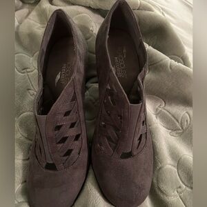 Women's grey suede heels